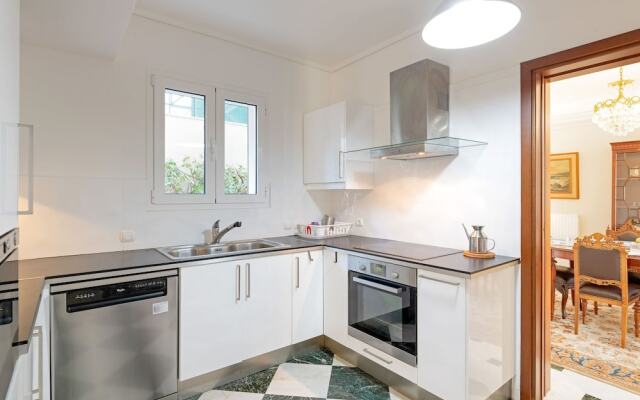 Lovely Family Holiday Home in Saronida Attikis near Beach