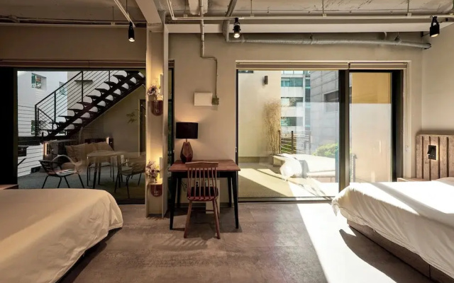 L9 Tailor Serviced Home near Hongik Univ