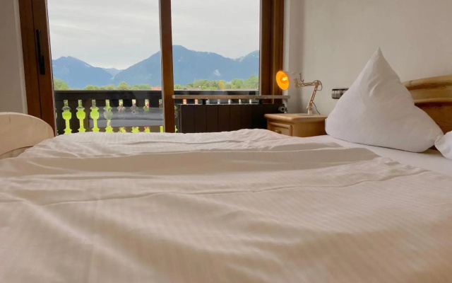 Großzügige Ferienwohnung am Tegernsee mit Südbalkon und Wallbergblick