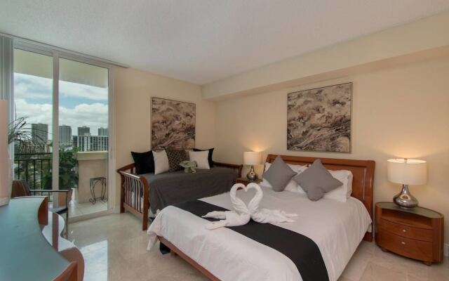 Stylish Modern 2bd 2bth Apt Near the Beach