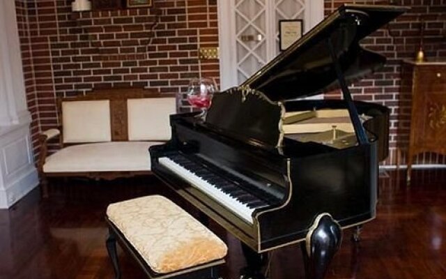 Historic Mankin Mansion