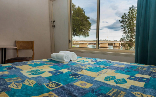 Moruya Waterfront Hotel Motel