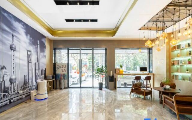 Waiting Hotel(Shanghai Xujiahui Stadium)