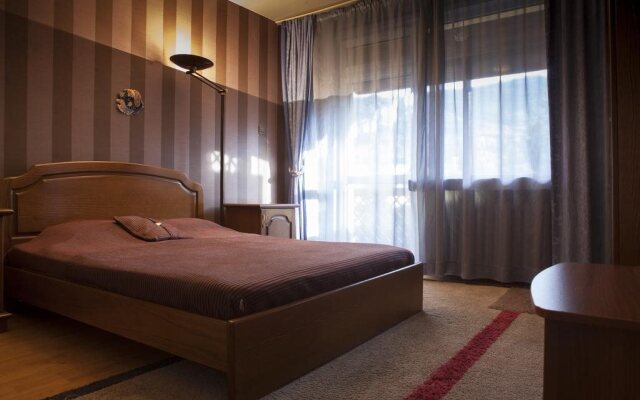 Hotel Vezhen