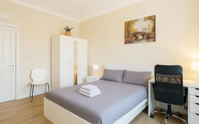 Chic London Apartment in Prime Location