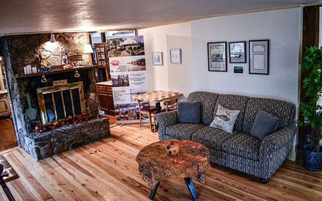 Brook Road Inn