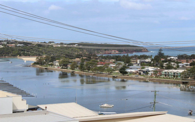 Pacific Heights Holiday Apartments and Munn’s Tower House