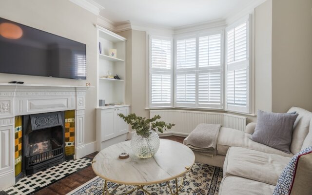Lavish Nordic Styled Fulham Home by the Thames