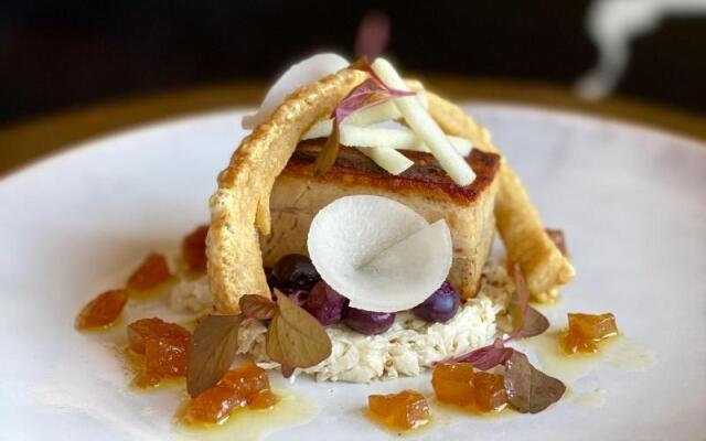 Point Waterfront Apartments