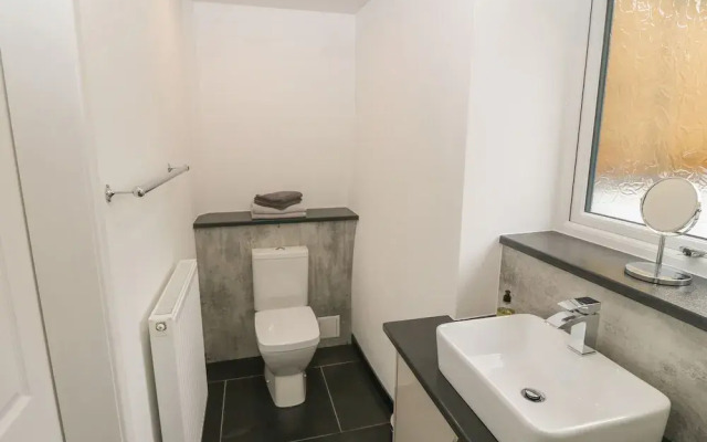 Tyddyn Sianel - Derw