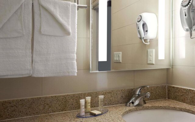 AirTrain Plaza Hotel JFK Airport