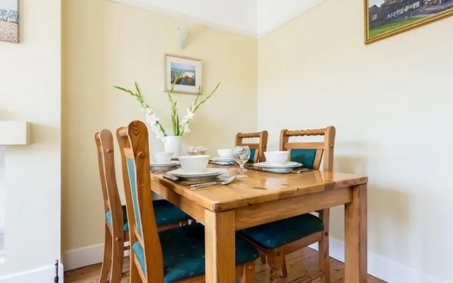 Woodstock in Poole With 2 Bedrooms and 1 Bathrooms