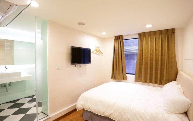 Jade Hotel