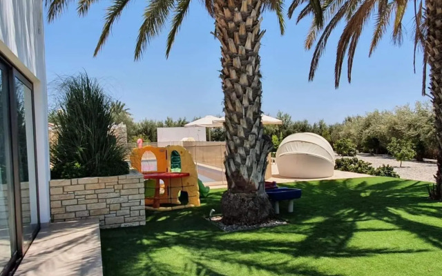 Luxury 6 bedrooms villa in Cyprus