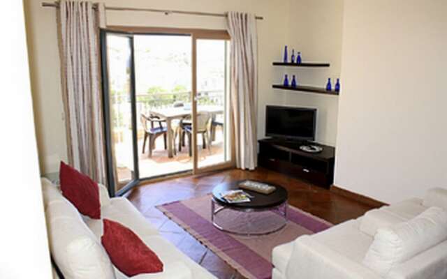 Domus Iberica Burgau Apts & Villas