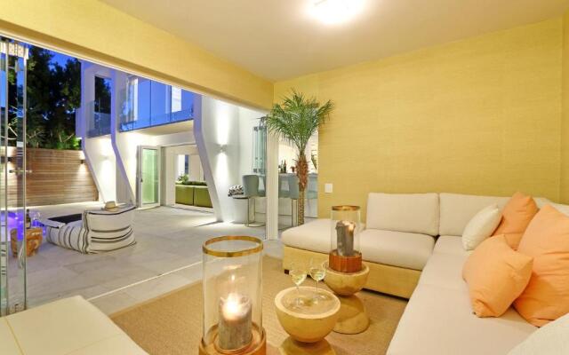 Clifton YOLO Spaces – Clifton Private Beach Villa