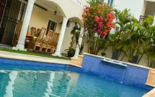 Casa con Piscina y Vigilancia 24H