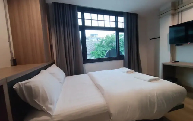 N5 Ratchawong Hostel