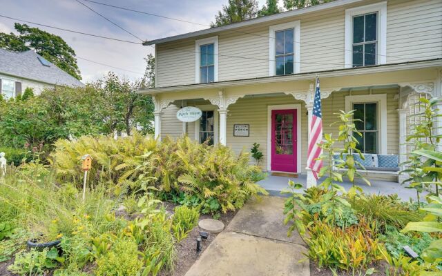 'the Porch House' Located in Historic Village