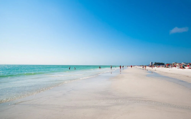 Siesta Dunes Beach 201 by Vtrips