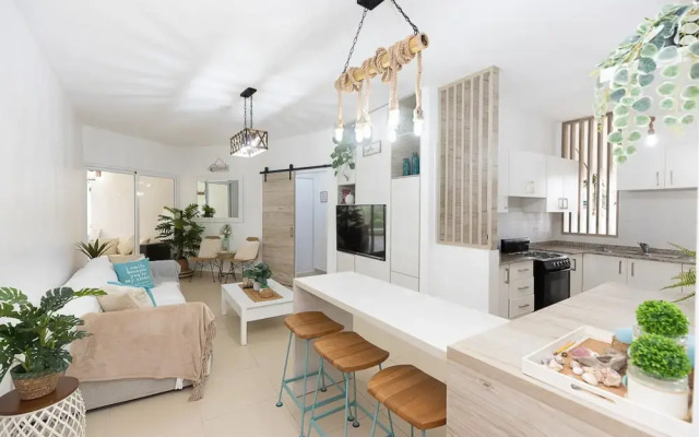 The Farallon Beach Condo by Acomodo