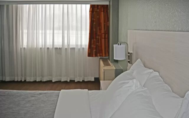 Ramada by Wyndham East Syracuse Carrier Circle