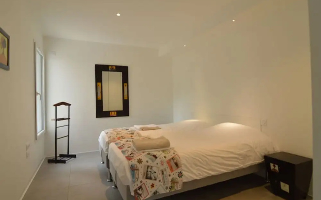 Villa With High-end Kitchen, Jacuzzi & Pool in Longeville sur mer