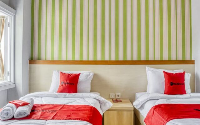 RedDoorz near Sindu Kusuma Edupark 2