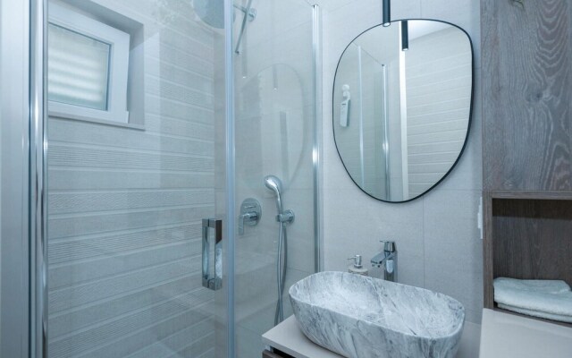 Nice Home in Makarska With Wifi and 2 Bedrooms