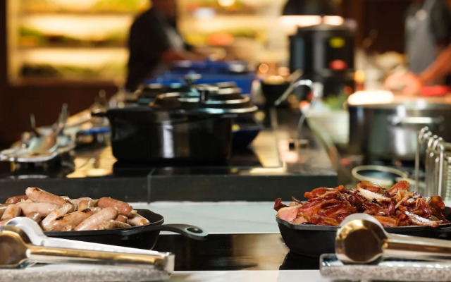 Crowne Plaza Fiji Nadi Bay Resort & Spa by IHG