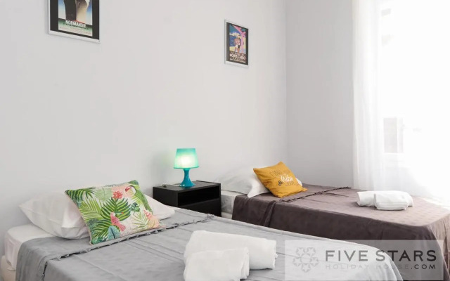 Studio 53 five stars holiday house