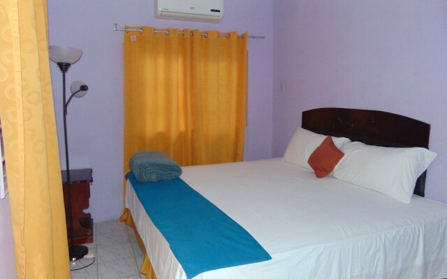 Tropical Manor Inn