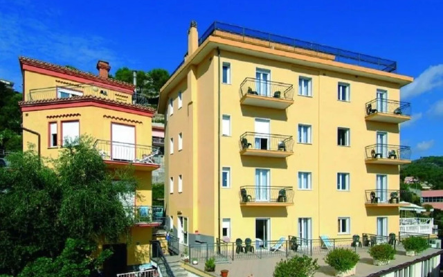 Hotel Tritone