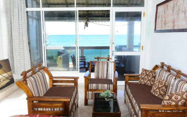 Happy Tuna Beach Hostel