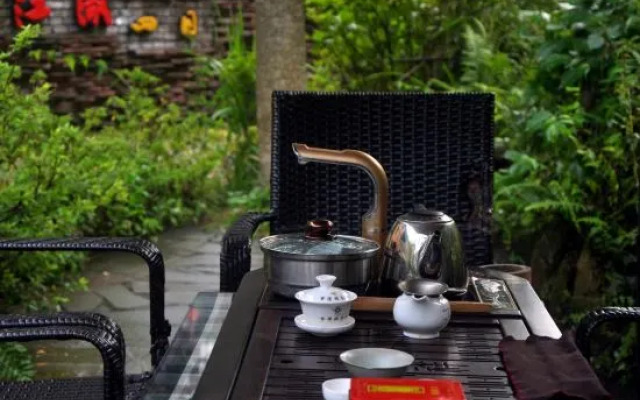 Ya'an River Lake April Inn