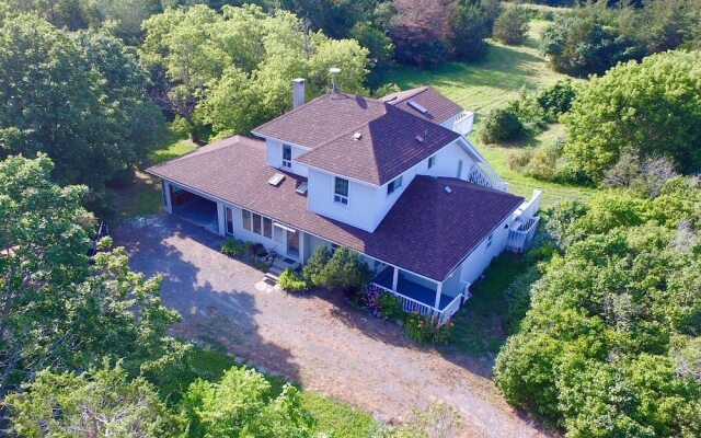 The Cameron Cottage - 5 Bedrooms