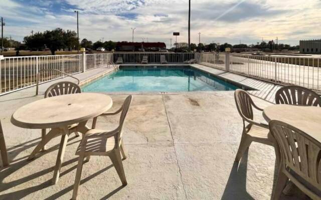 Motel 6 Abbeville, AL