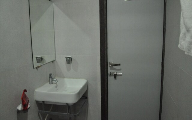 OYO 2647 Hotel Sai Shubham