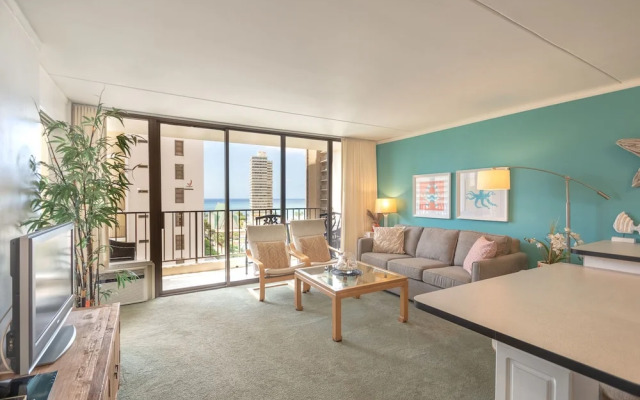Waikiki Banyan - Partial Ocean View Tower 2 Suite 1204