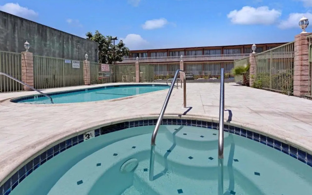 Travelodge By Wyndham Pasadena Central
