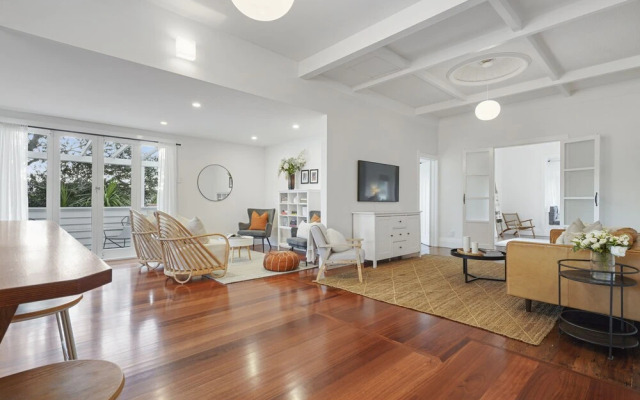 Grey Lynn - Grandeur - Cafe Lifestyle