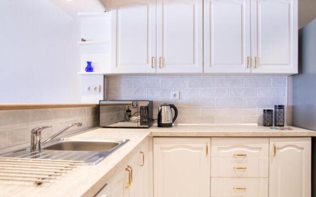 Spacious Flat With Sea View In Zmir Karsiyaka