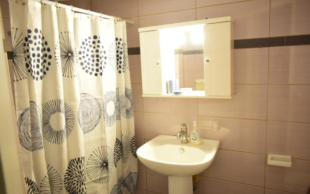 Mary's Apt 2bedrooms in Allou Fun Park West Athens by MK