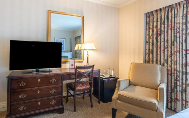Mayflower Park Hotel