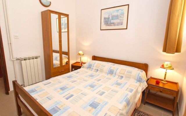 Apartment 894