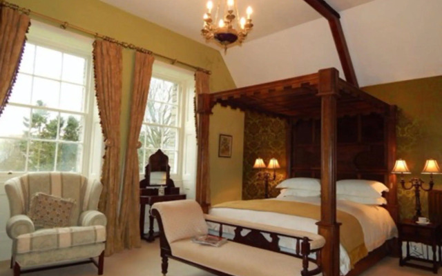 Westgate Manor