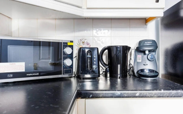 Remarkable 2- Bed House in Barking Essex