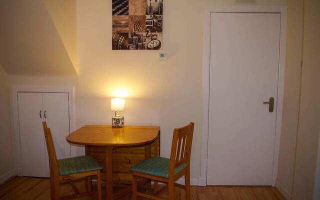 Welcoming and Homely 2 Bed in Central Location