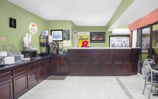 Super 8 by Wyndham Nashville West