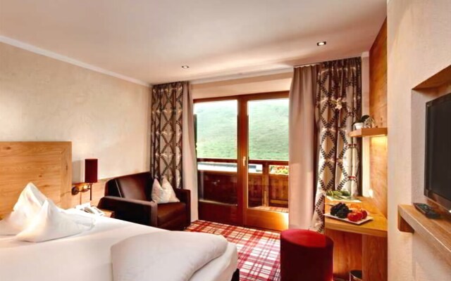 Hotel Berghof Crystal Spa & Sports